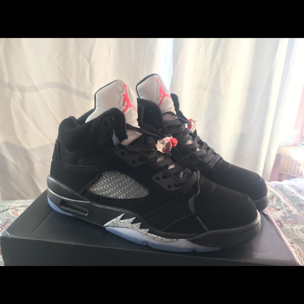 Air Jordan 5 size 10 black/metallic
